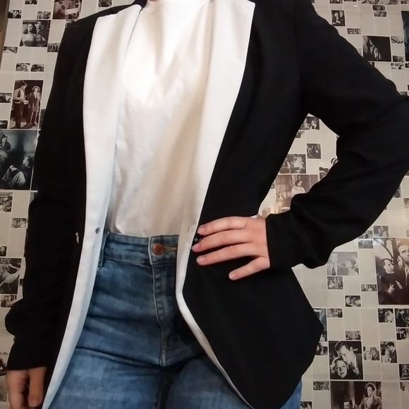 Contrasting Blazer - Picture 2 of 4
